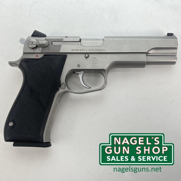 Smith & Wesson Model 1006 10mm Pistol